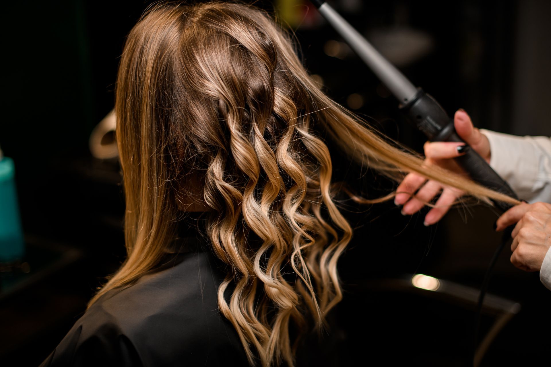 Styling langer Haare mit dem Lockenstab